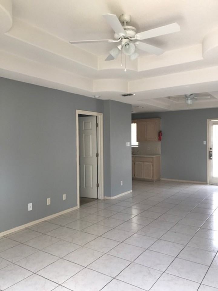 700 Sandpiper Ave - Photo 3 of 15