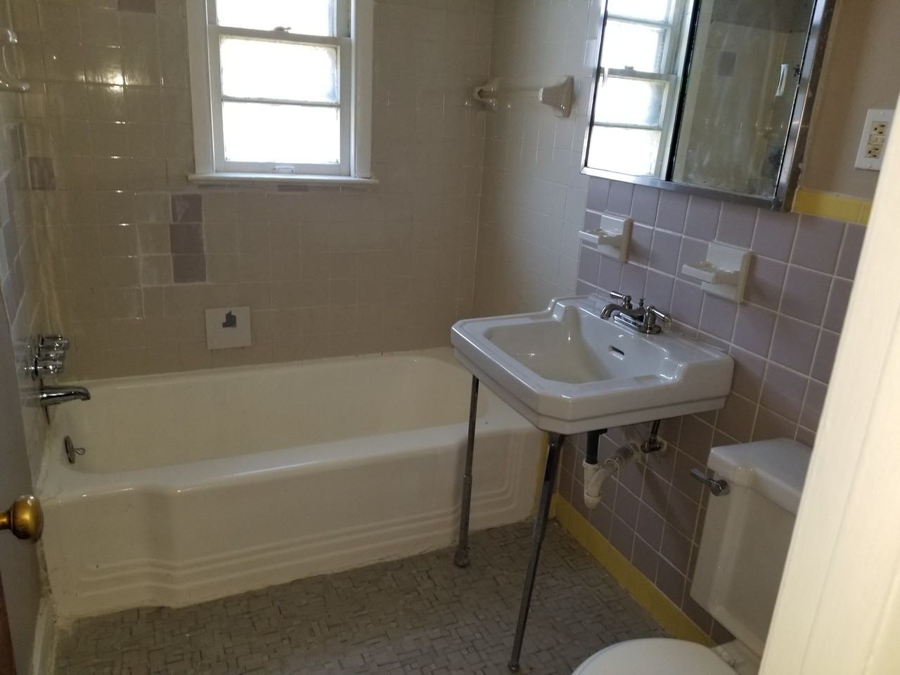 2817 Noble Rd - Photo 2 of 5