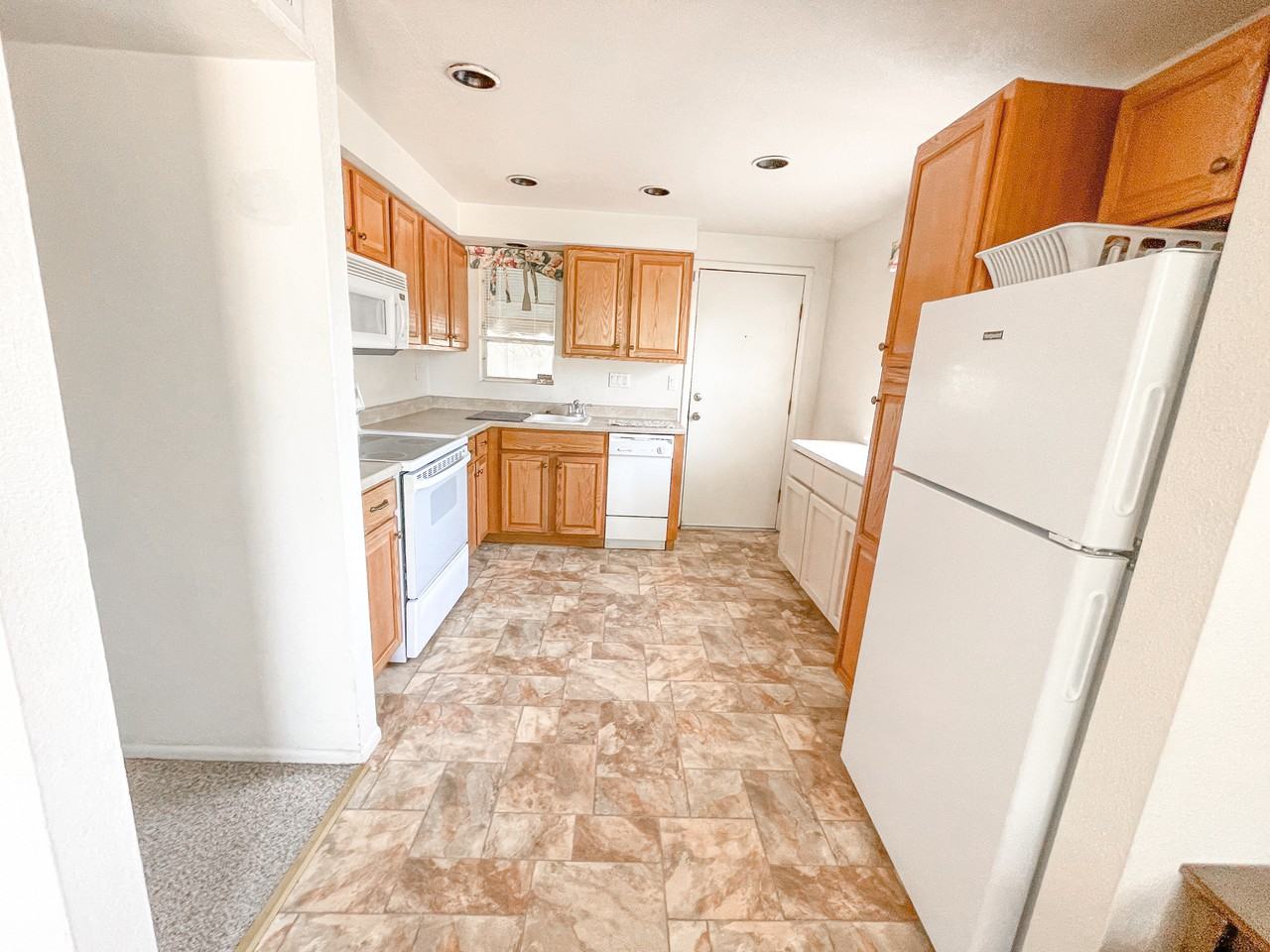 3319 N Tyndall Ave - Photo 3 of 8