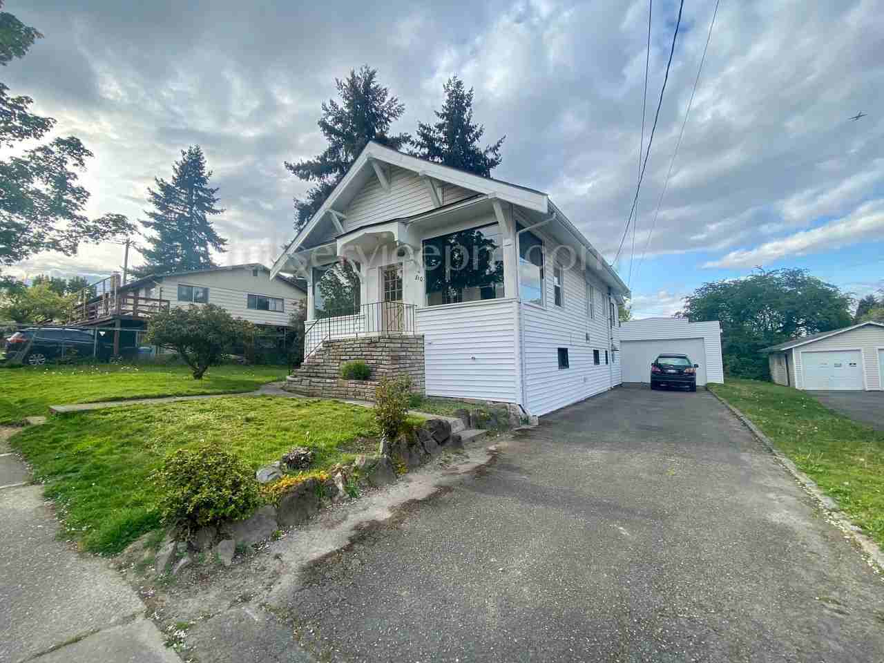 810 S Henderson St - Photo 3 of 34