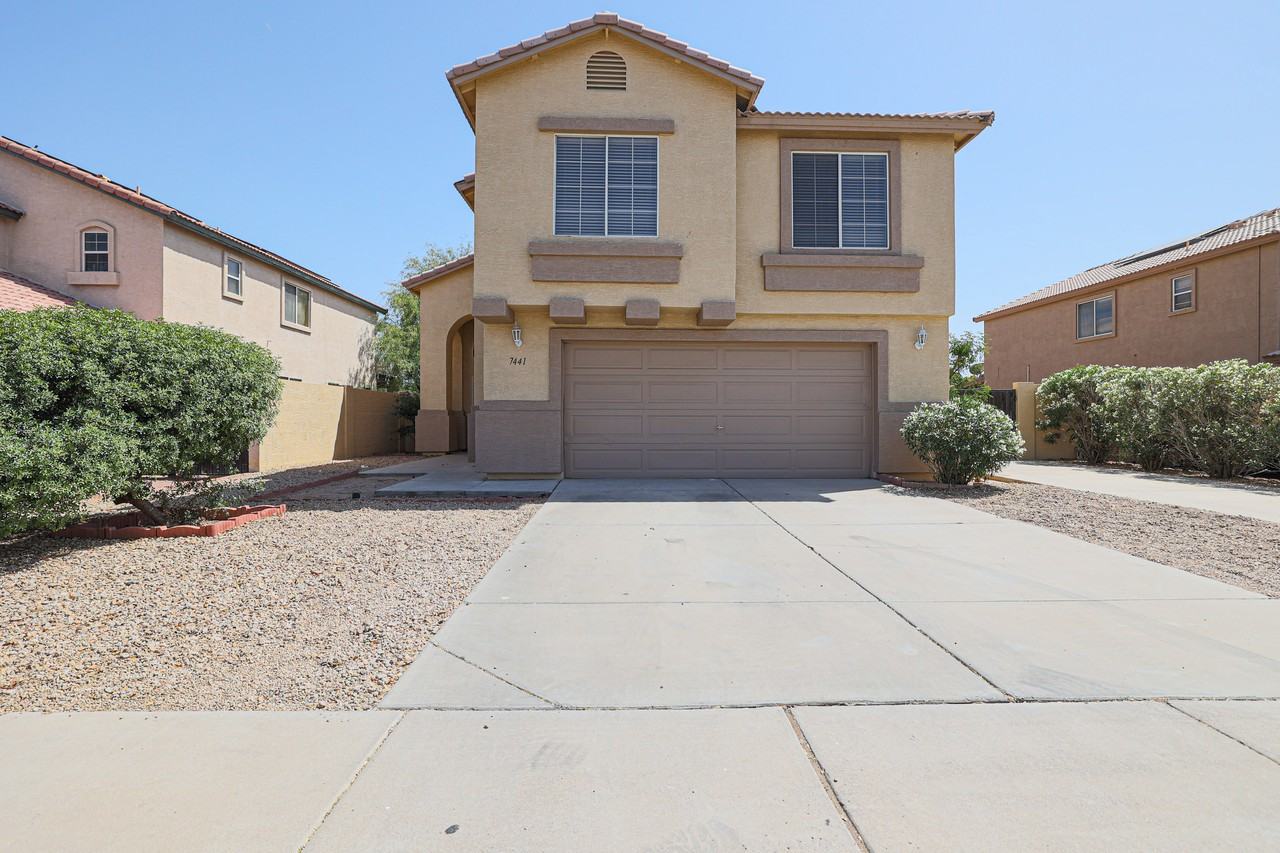 7441 W Fleetwood Ln - Photo 2 of 43