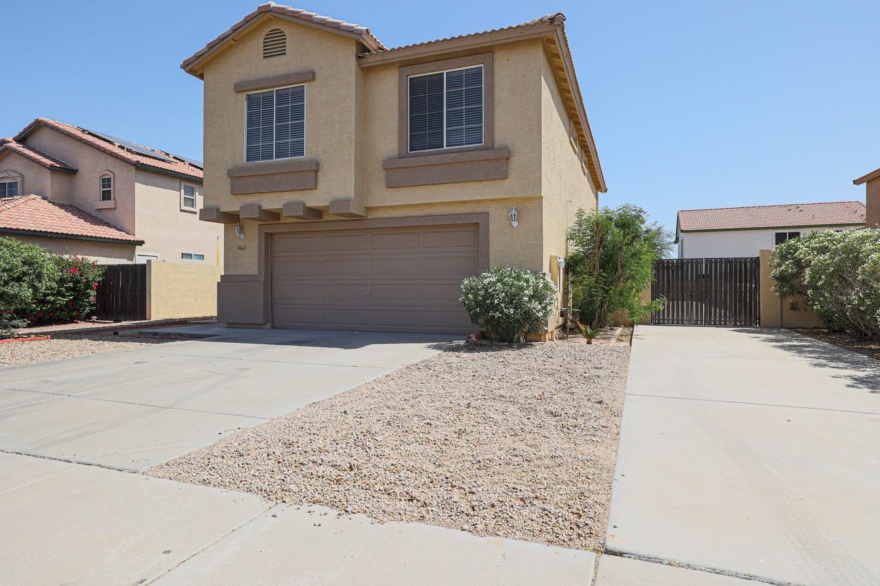 7441 W Fleetwood Ln - Photo 3 of 43