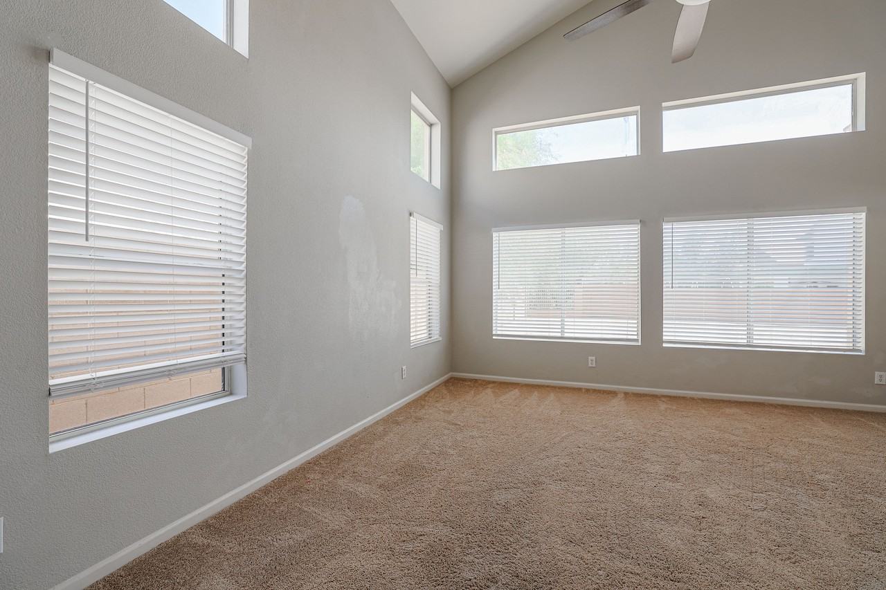 7441 W Fleetwood Ln - Photo 4 of 43