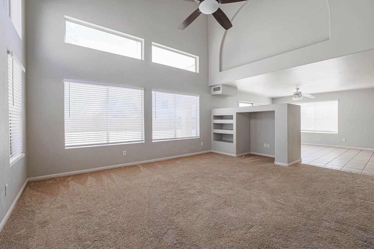 7441 W Fleetwood Ln - Photo 5 of 43