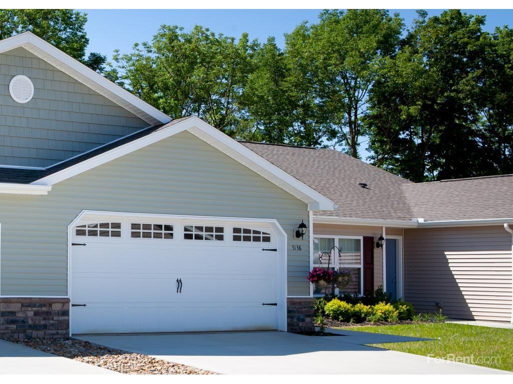 Elmwood by Redwood Apartments South Northfield Dr. (Btwn Hwy 267 and