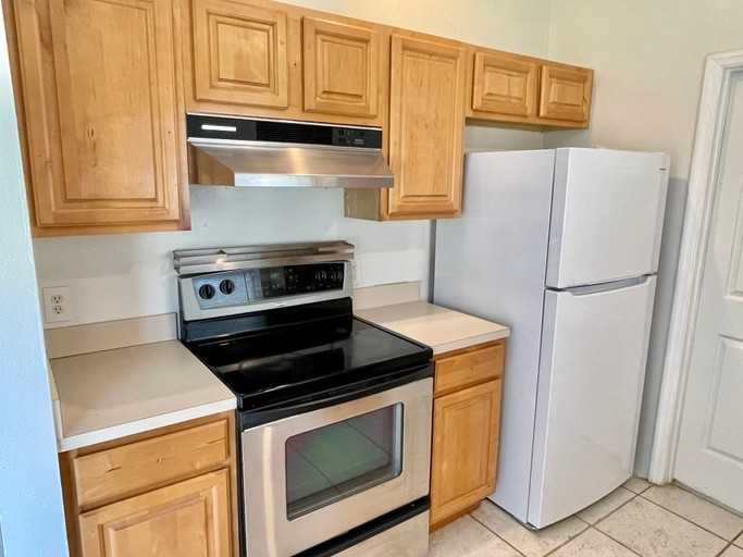 7273 Nw 80th Ct - Photo 3 of 12