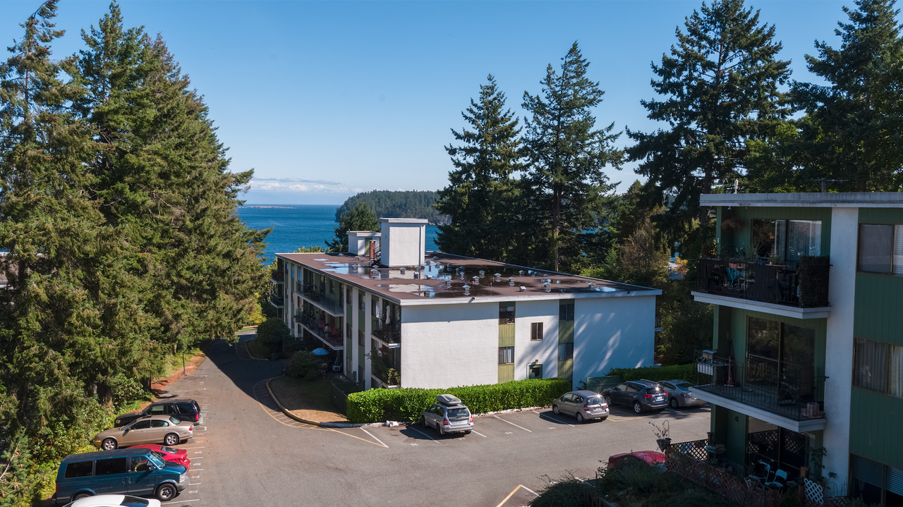 Debaren Apartments 2550 Departure Bay Rd, Nanaimo, BC V9S 3W4