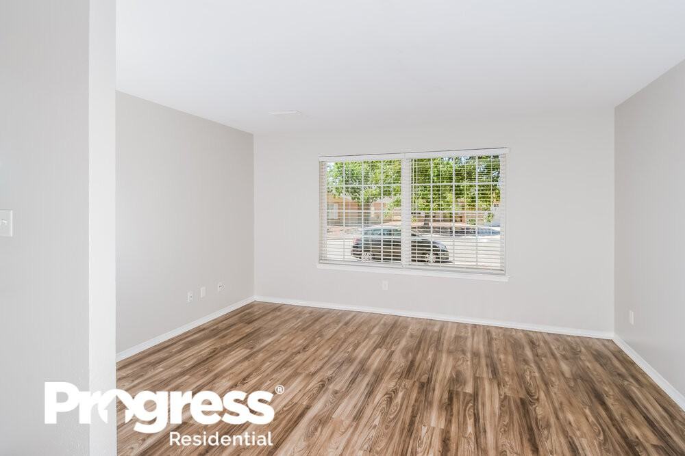 4782 Loma Del Rey Cir - Photo 3 of 21