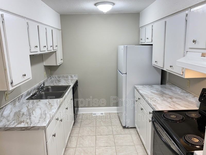 8176 Harley St - Photo 6 of 32
