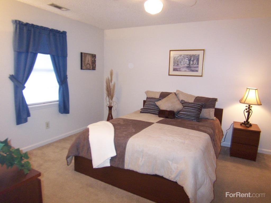 Seasons Apartments - Photo 3 of 6