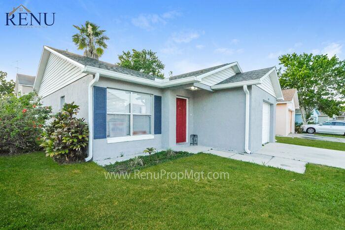 1034 Clovercrest Rd - Photo 2 of 19