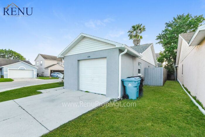 1034 Clovercrest Rd - Photo 3 of 19