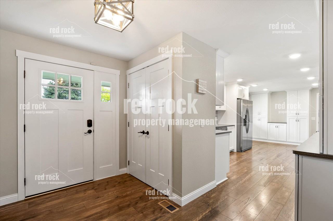 104 N Mitchell Dr #1 - Photo 3 of 34