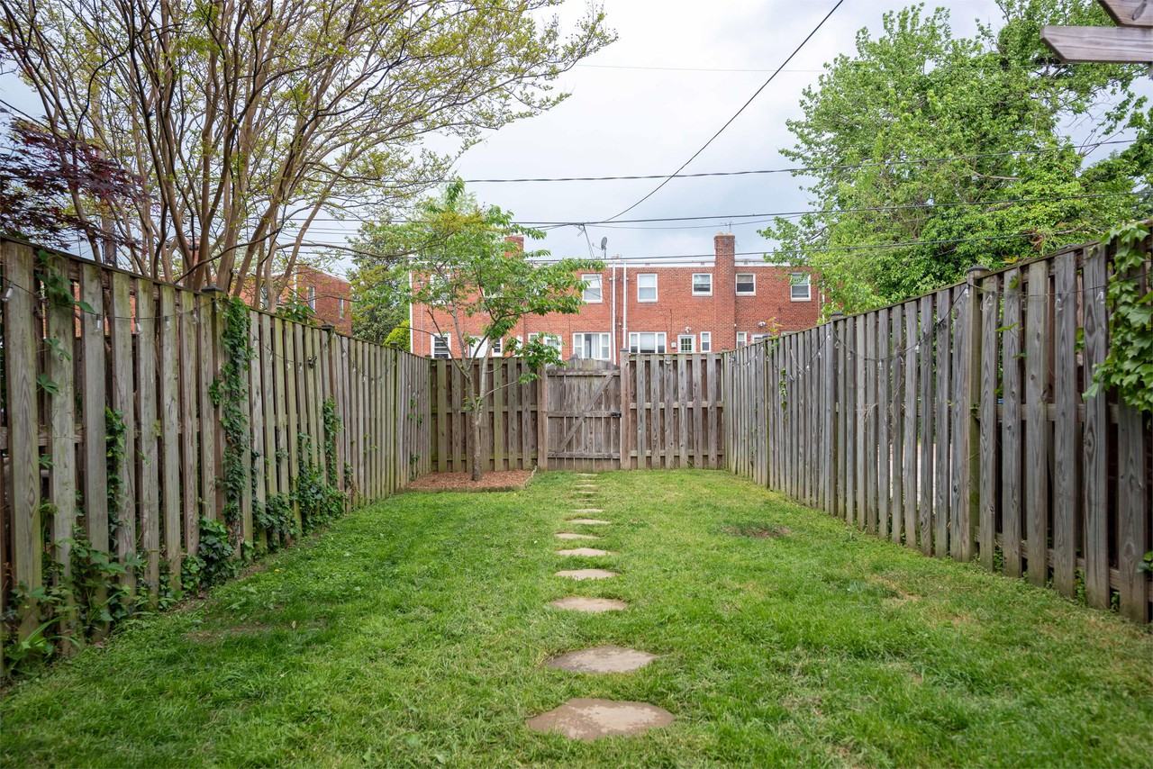 609 S Henry St #1 - Photo 3 of 25