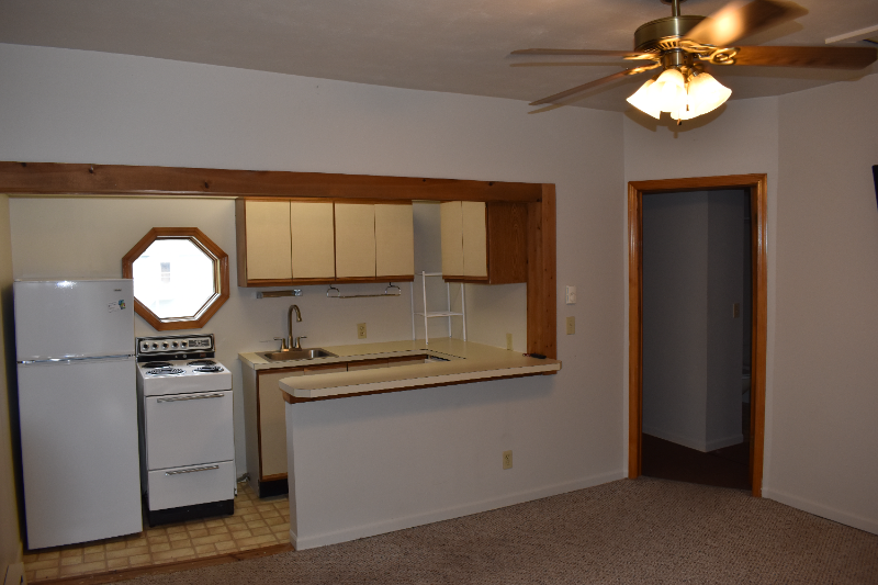 502 S Pine St #C - Photo 3 of 9