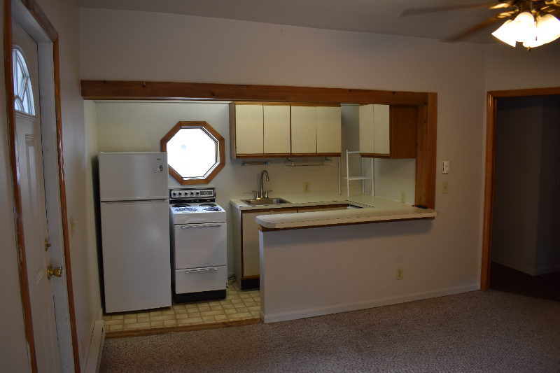 502 S Pine St #C - Photo 4 of 9