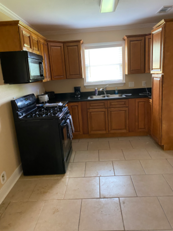 5043 Stephen Girard Ave - Photo 2 of 5