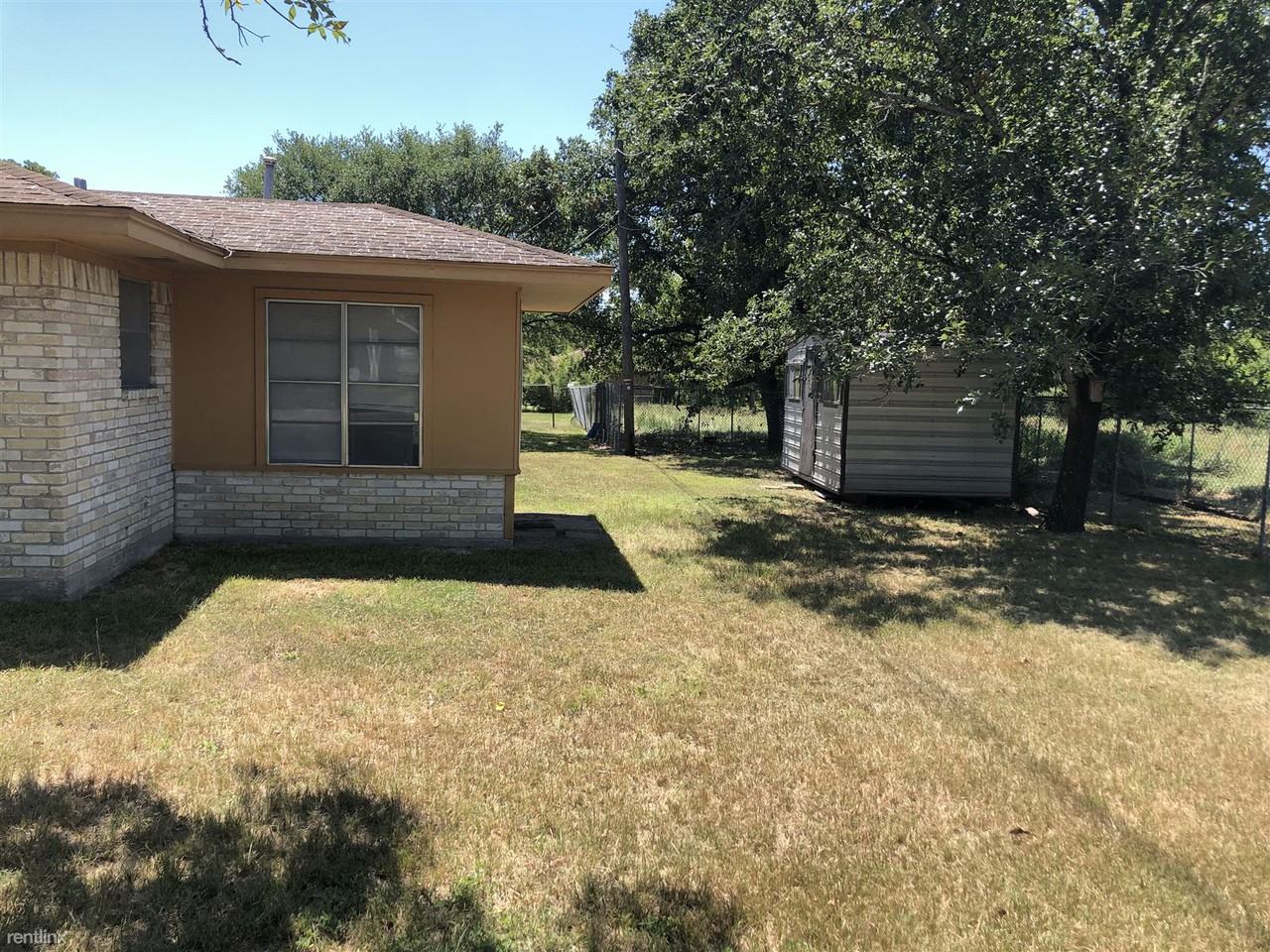 900A Ashburn Ave - Photo 3 of 27