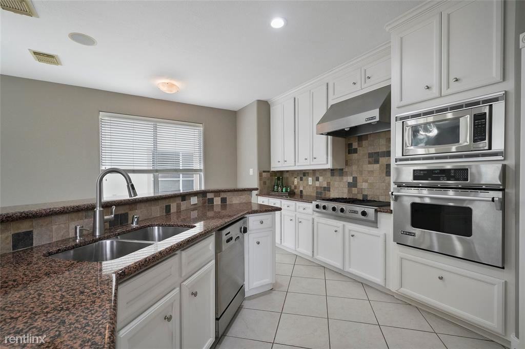 332 332 Asbury St - Photo 3 of 5