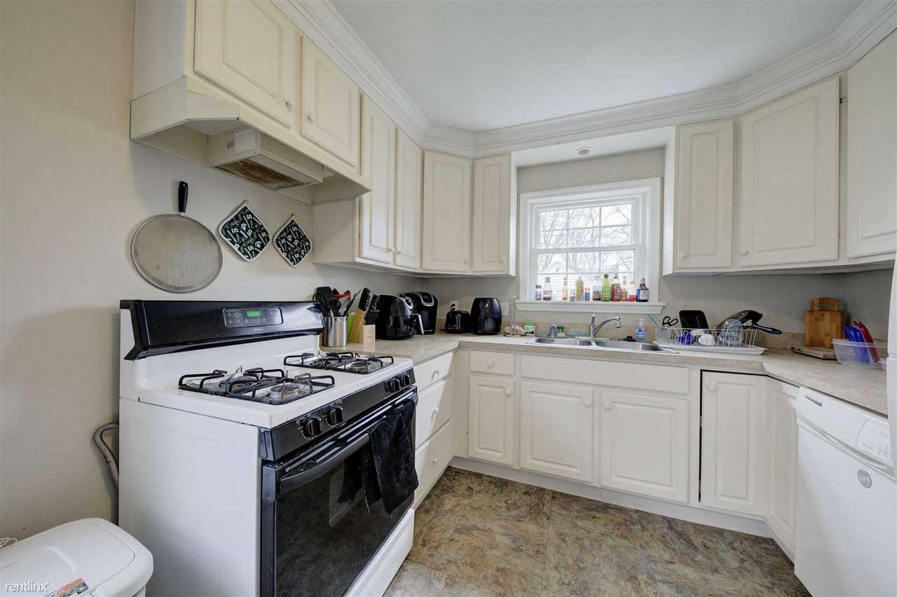 214 Orchard St - Photo 3 of 10