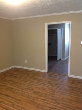 131 Jacobs Ln - Photo 3 of 21