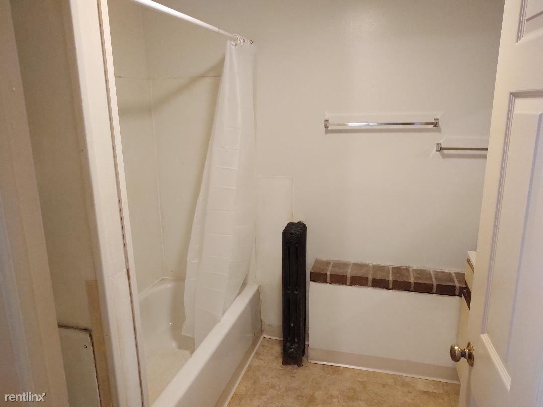 206 W Spencer St - Photo 2 of 8