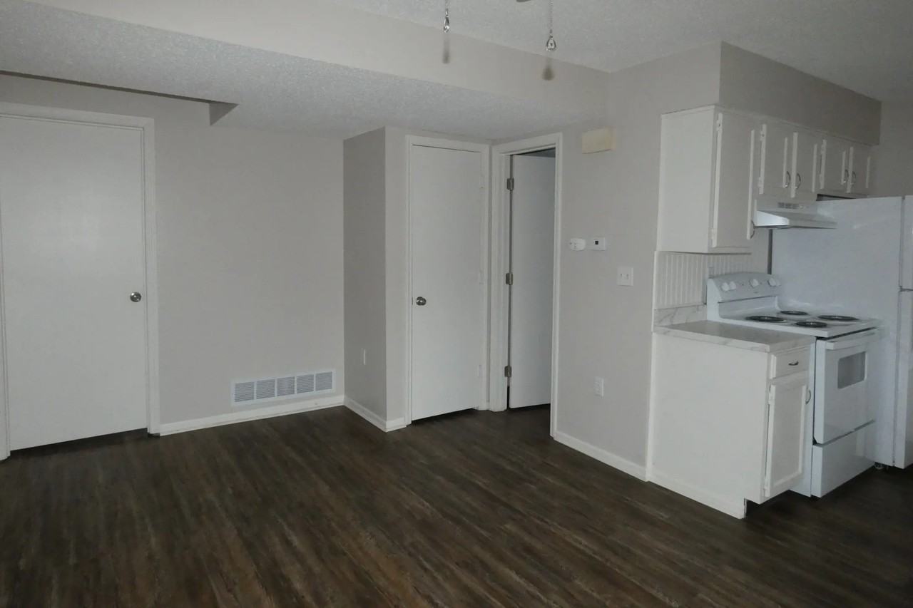7804 N Oregon Ave - Photo 3 of 10