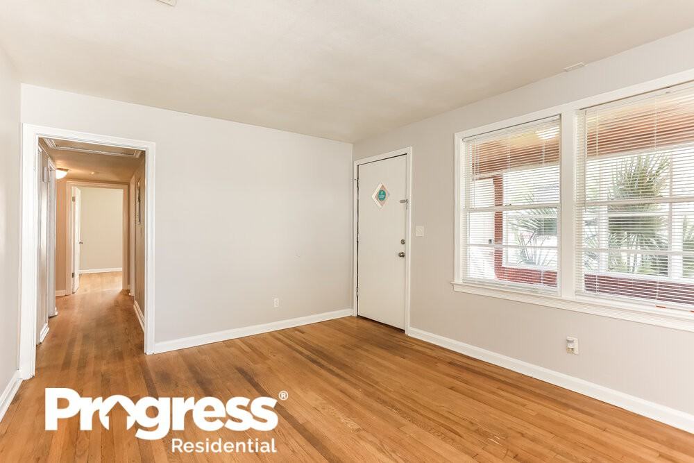 4728 Lexington Ave - Photo 3 of 21