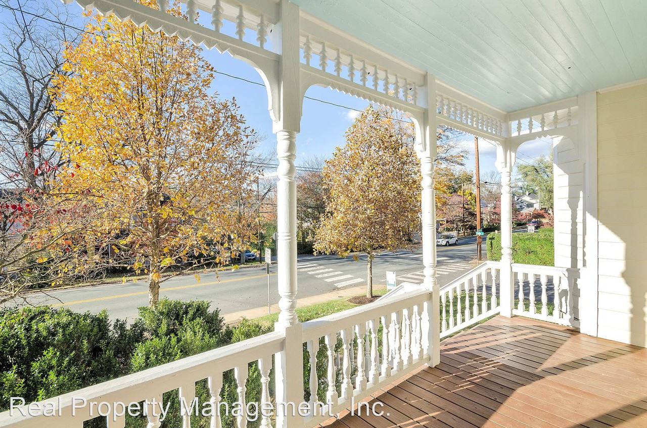 Locust & Poplar - Photo 3 of 16