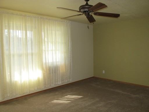 659 NE 162nd Ave - Photo 3 of 15