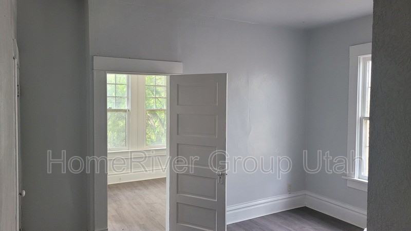 1277 E St #4 - Photo 2 of 9