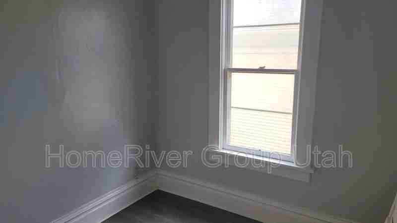 1277 E St #4 - Photo 6 of 9