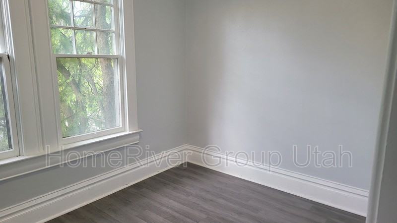 1277 E St #4 - Photo 7 of 9