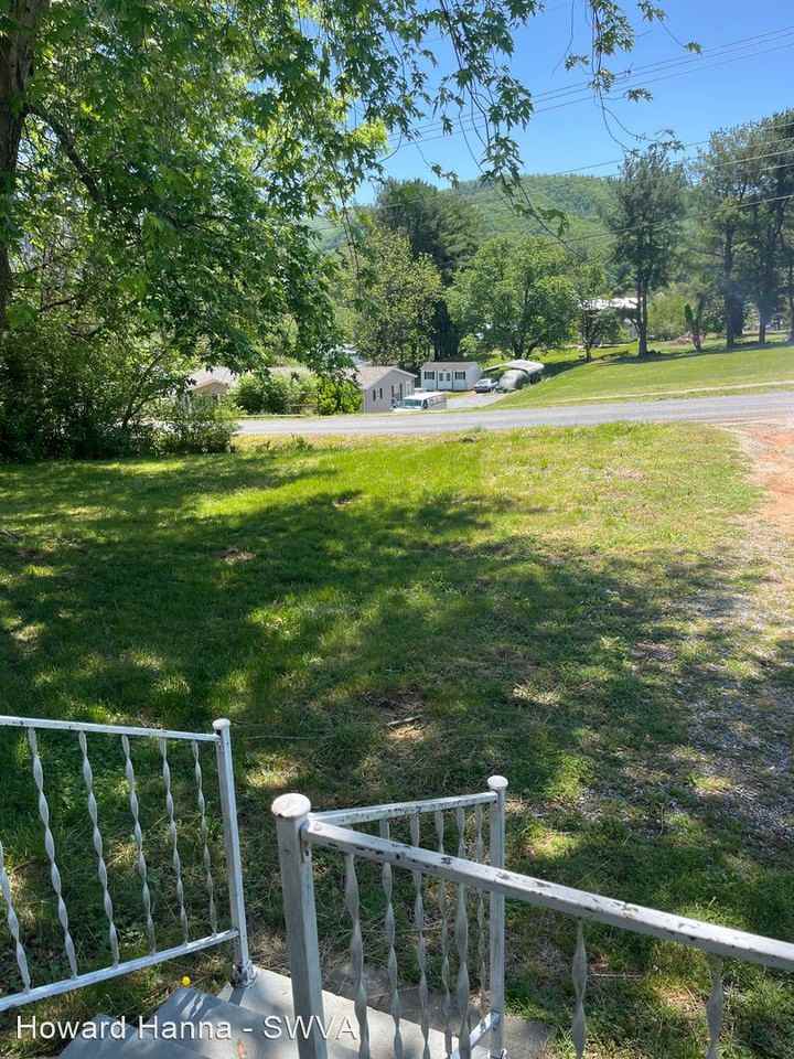 424 2nd St - Photo 3 of 34