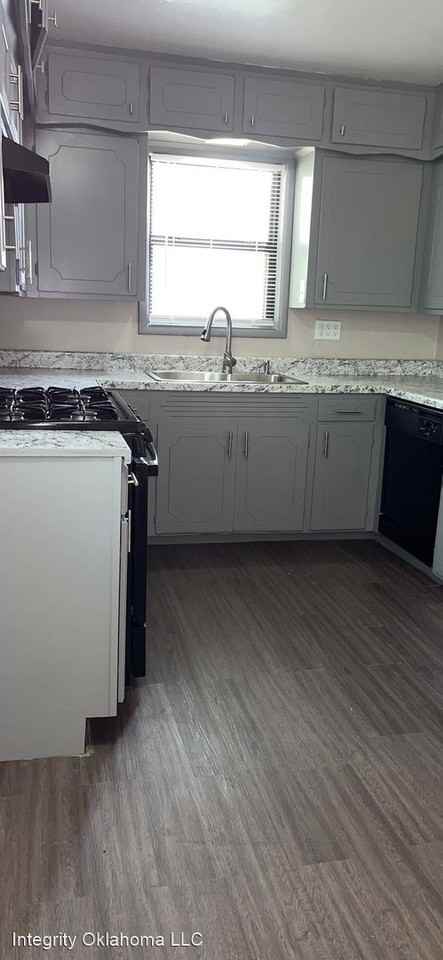 1524 Ne 29th St - Photo 2 of 14