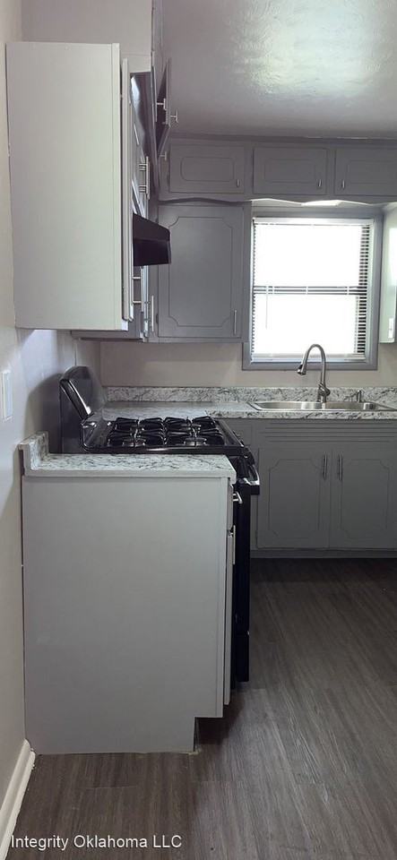 1524 Ne 29th St - Photo 3 of 14