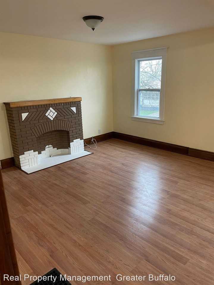 Great 2 BR Upper Very Quiet - Photo 3 of 9