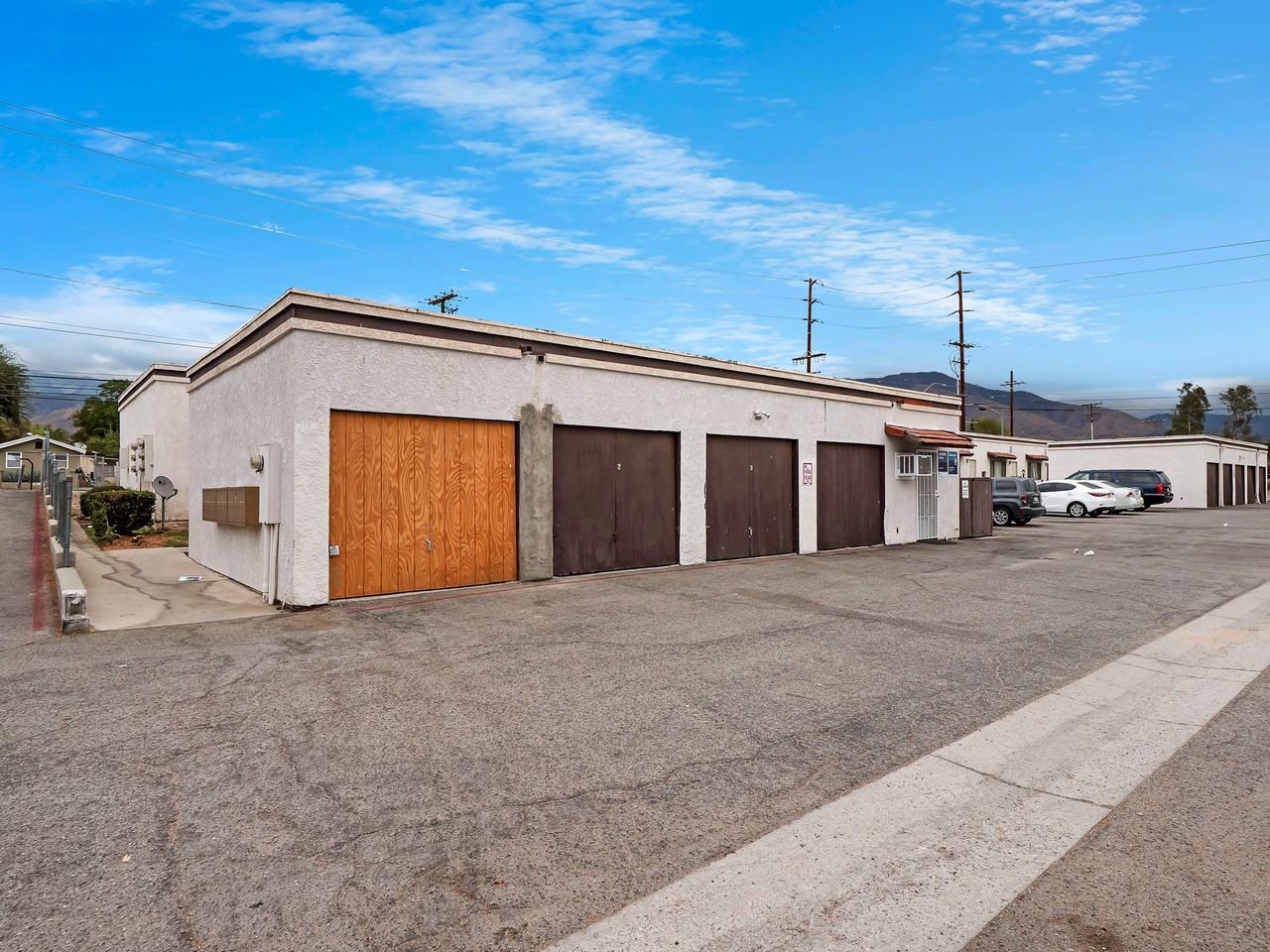 6920 Victoria Ave - Photo 3 of 6