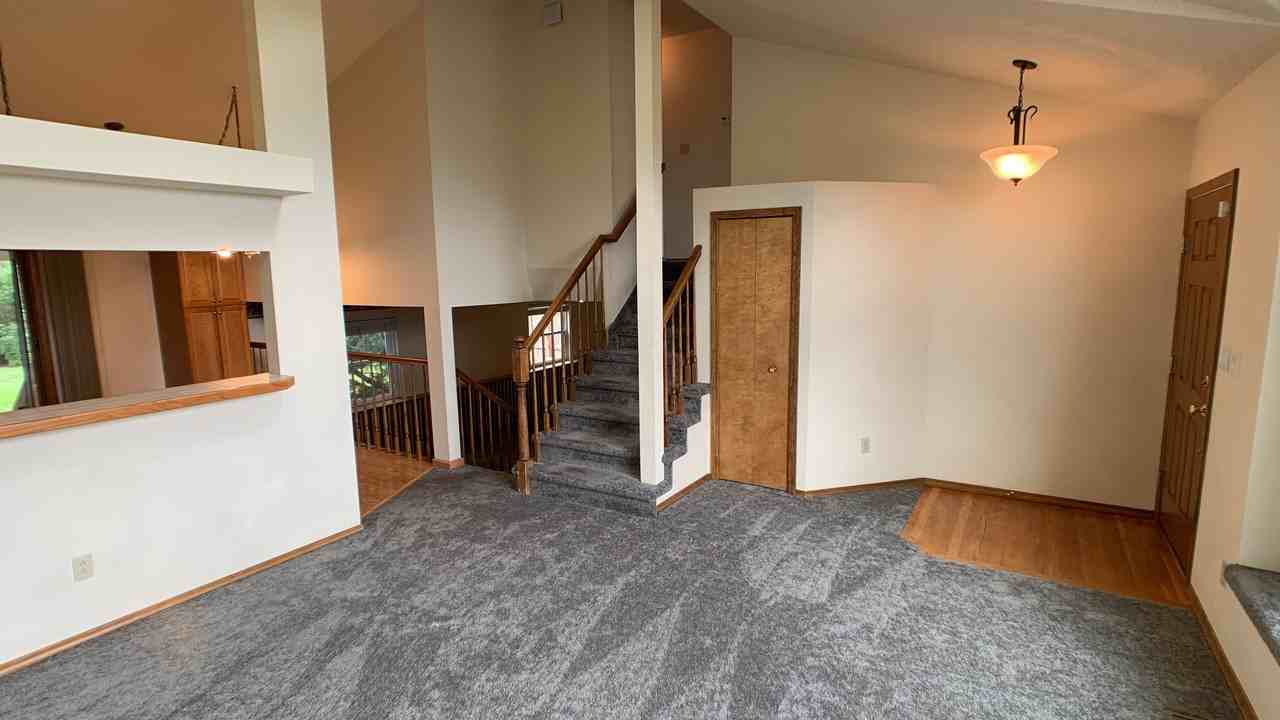 7920 Telegraph Dr - Photo 3 of 15
