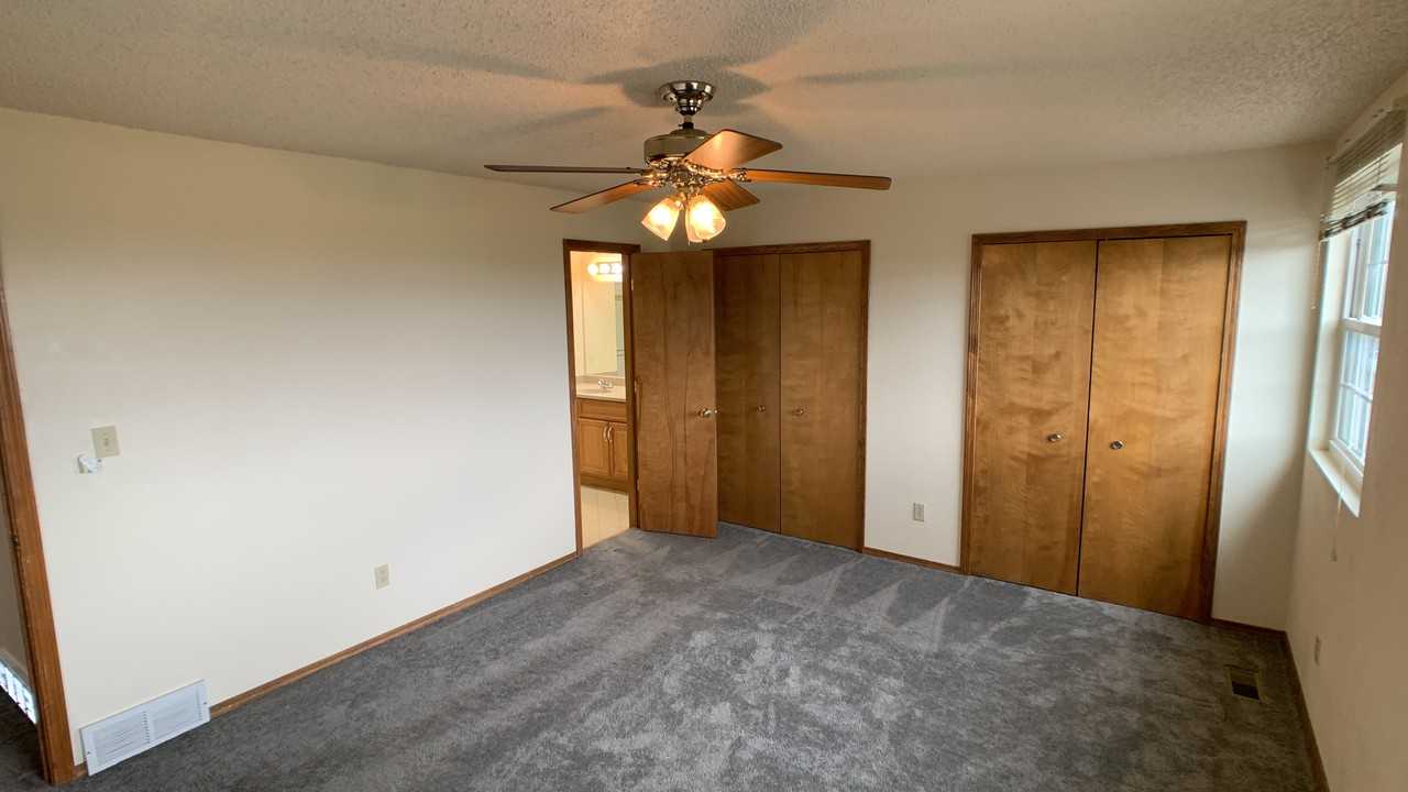 7920 Telegraph Dr - Photo 5 of 15