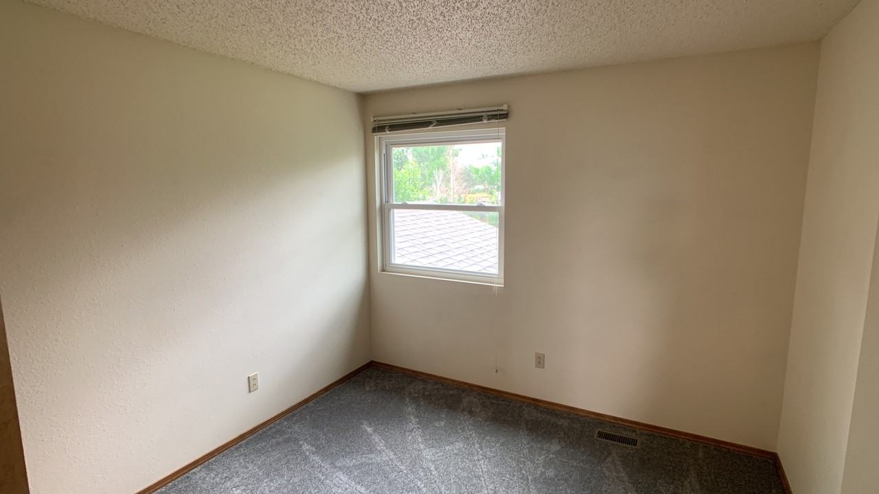 7920 Telegraph Dr - Photo 7 of 15
