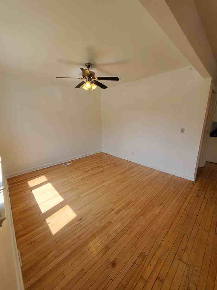 526 E Burleigh St - Photo 3 of 16