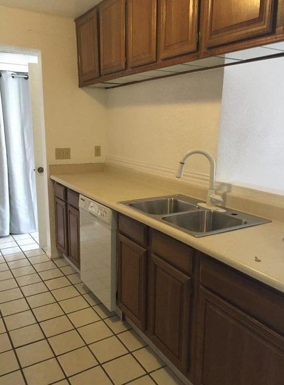 806 W 24th St - Photo 3 of 8