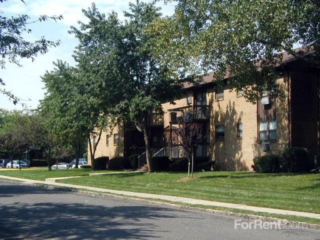 Florida Grove Manor - Photo 3 of 8