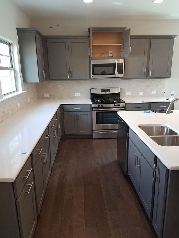 1013 Metropolitan Drive - Photo 2 of 14