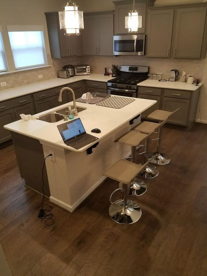 1013 Metropolitan Drive - Photo 3 of 14