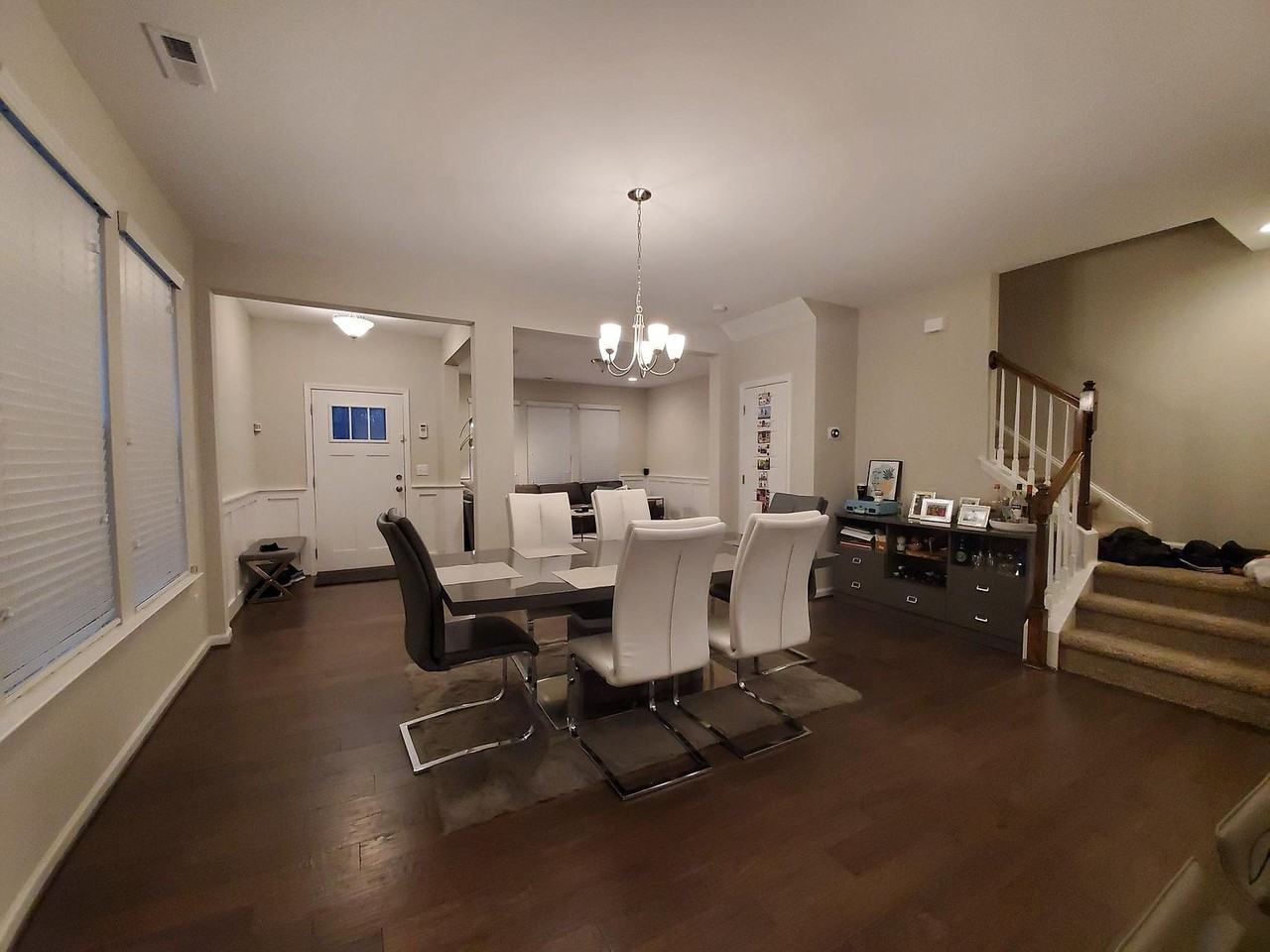 1013 Metropolitan Drive - Photo 4 of 14