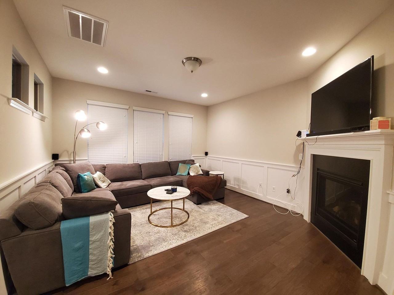 1013 Metropolitan Drive - Photo 6 of 14