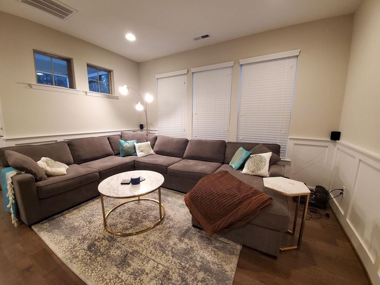 1013 Metropolitan Drive - Photo 7 of 14