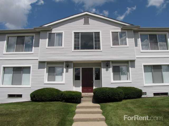 Bloomfield Square Apartments - Photo 3 of 15